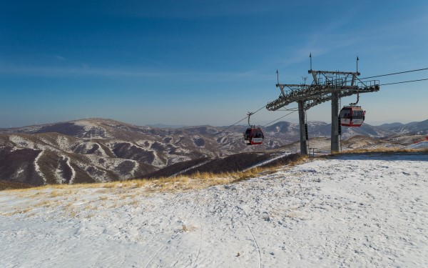 Blick auf das neue Skigebiet der Olmpischen Winterspiele in China 2022